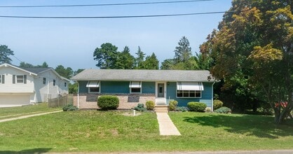 Building Photo - 183 Chestnut Neck Rd