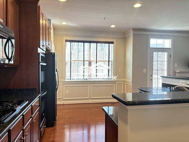 Foto del edificio - 3511 Carriage Walk Ln