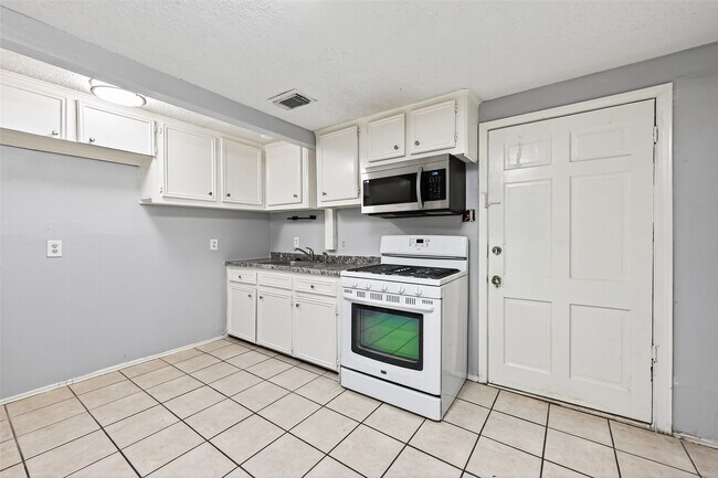 Foto del edificio - 9629 Sunnywood Dr