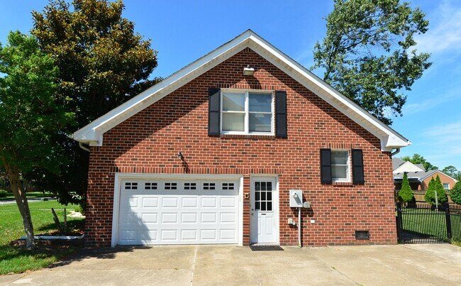 Building Photo - Custom Built brick Manor close to airport ...