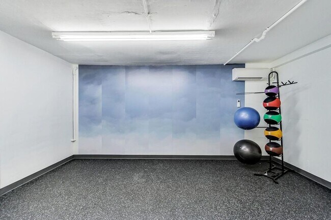 Building Photo - Newly renovated apartment at Oakbrook! 2 M...