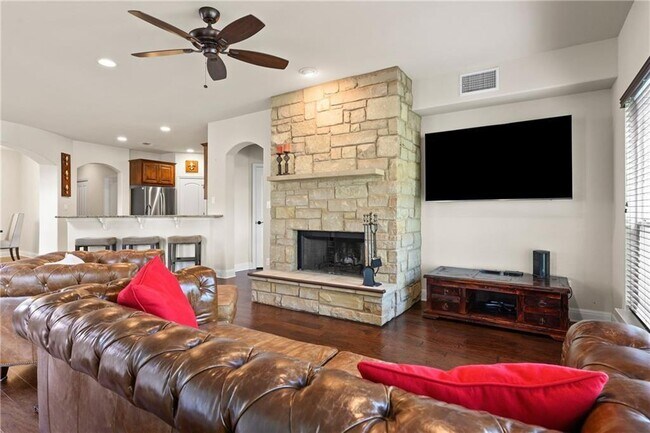 Building Photo - 110 Oak Glen Cove