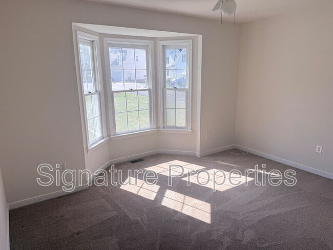 Building Photo - 12521 Hillgate Ln
