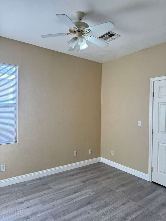 Foto del edificio - **Beautiful 4-Bedroom Home with Open Floor Plan, Solar, EV Charger & NO HOA**