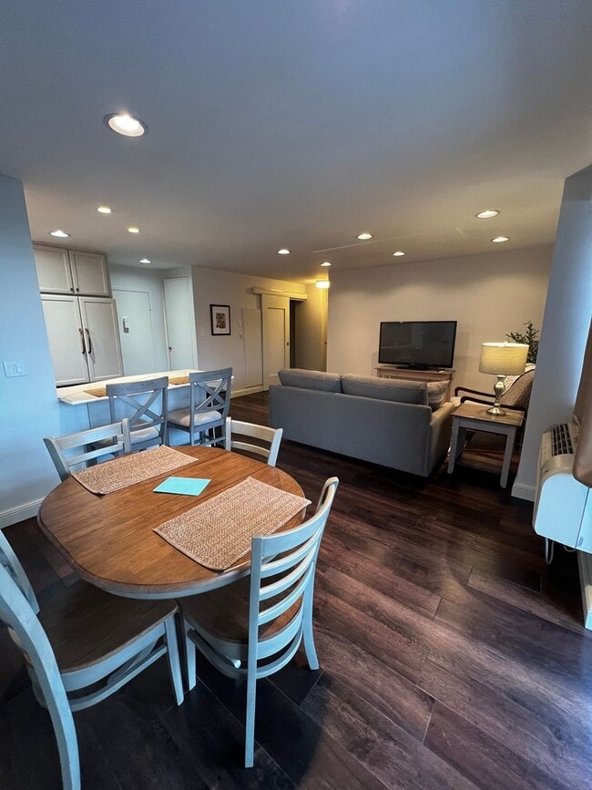 Foto del edificio - Beautiful Fifteenth floor Furnished one Bedroom with Views