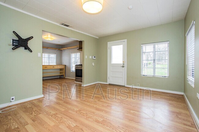 Foto del edificio - 1011 E 9th St