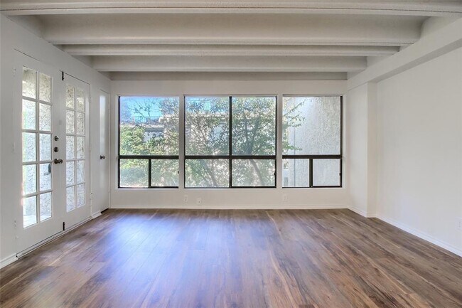 Foto del edificio - 5914 Lago Vista Way