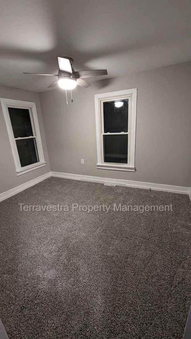 Building Photo - Spacious 3 Bed with bonus finished attic i...