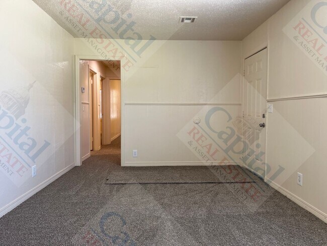 Building Photo - 806 Bell Dr