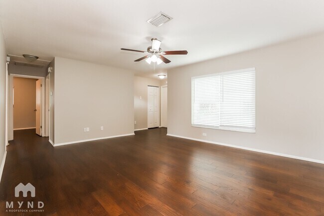 Building Photo - 305 Silver Hill Dr