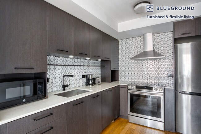 Foto del edificio - 101 E 10th St