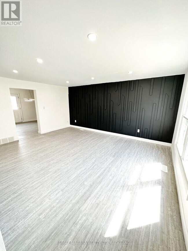 Photo du bâtiment - 71 Hagey Ave