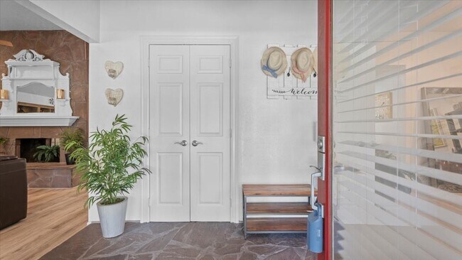 Foto del edificio - 9502 Rolling Oaks