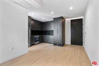 Building Photo - 3688 Overland Ave