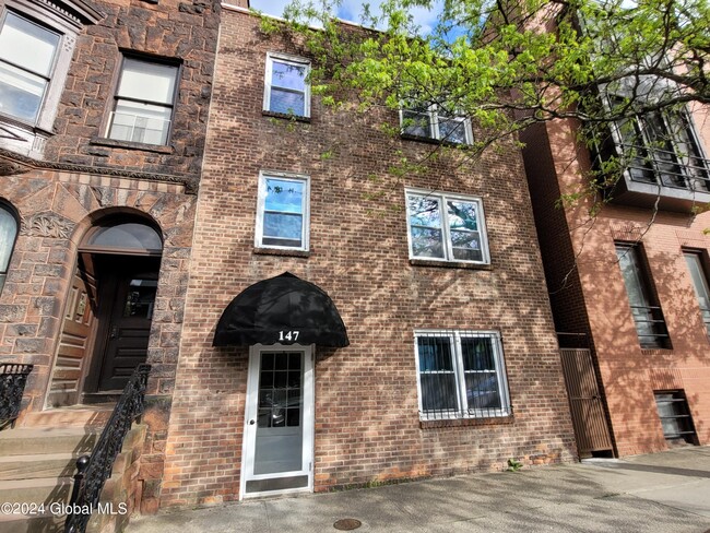 Building Photo - 147 Eagle St
