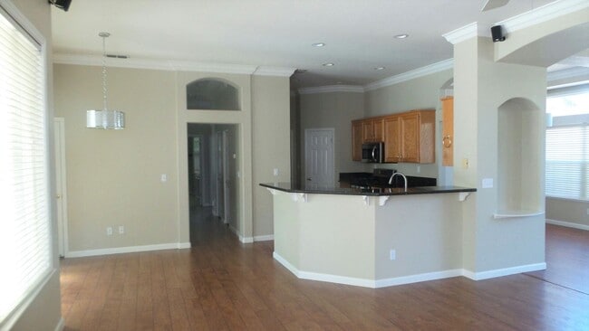 Building Photo - Vacation where your live!