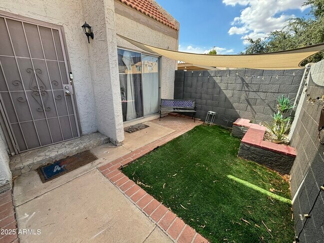 Foto del edificio - 1342 W Emerald Ave
