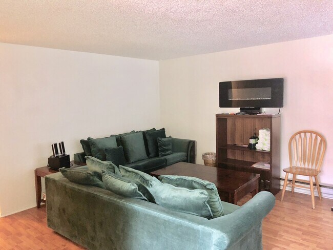 Building Photo - 2 Bedroom Duplex in Lynnwood.