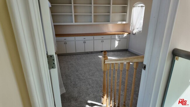 Building Photo - 8120 Billowvista Dr