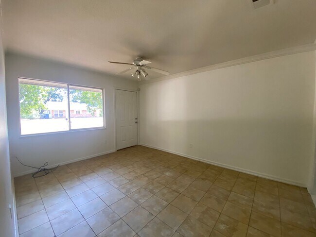 Foto del edificio - 1801 Fairlane Ave