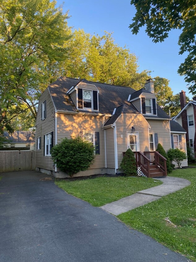 102 Delaware Ave, Rensselaer, NY 12144 House Rental in Rensselaer, NY