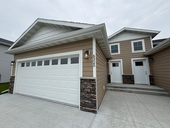 Foto del edificio - Stylish New Bi-Level Twinhome | 4 Beds | M...