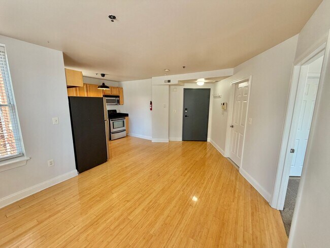 Foto del edificio - Great 1 bed 1 bath in Eckington/Bloomingdale at the Madison Condominiums