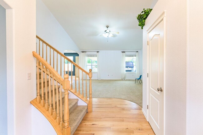 Foto del edificio - Private Oasis with Panoramic Mountain Views – 4 BR Plus Bonus Room / Office