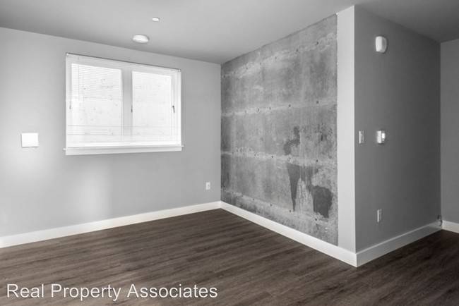 Building Photo - 215 Boylston Ave E