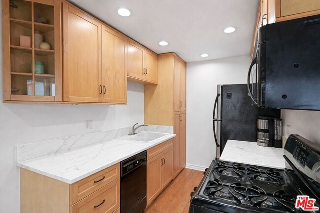 Building Photo - 924 5th St