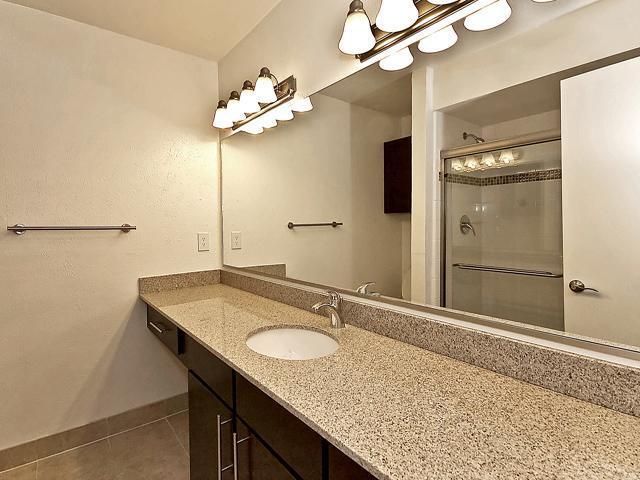 Foto del edificio - 5909 Birchbrook Dr