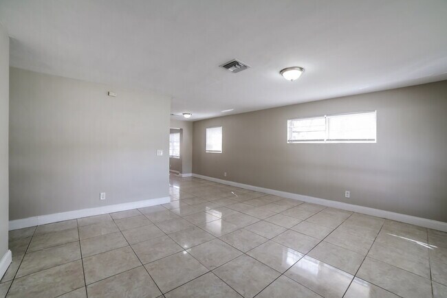 Foto del edificio - 2890 NW 20th St