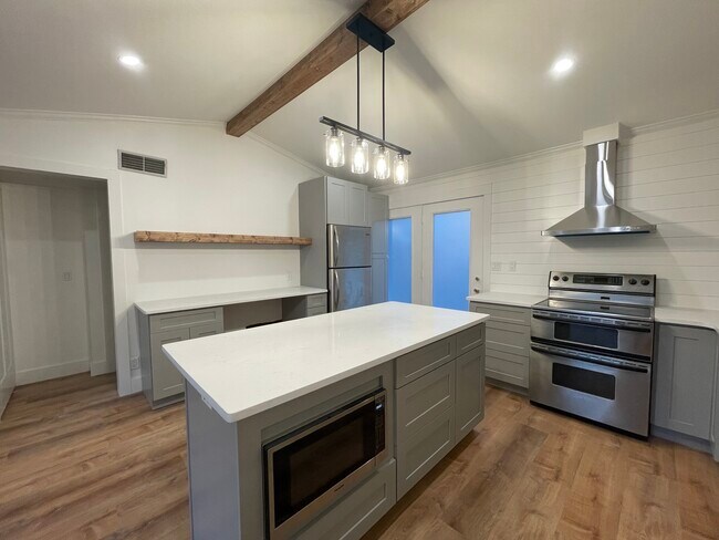 Kitchen - 1822 N Rock Springs Rd NE