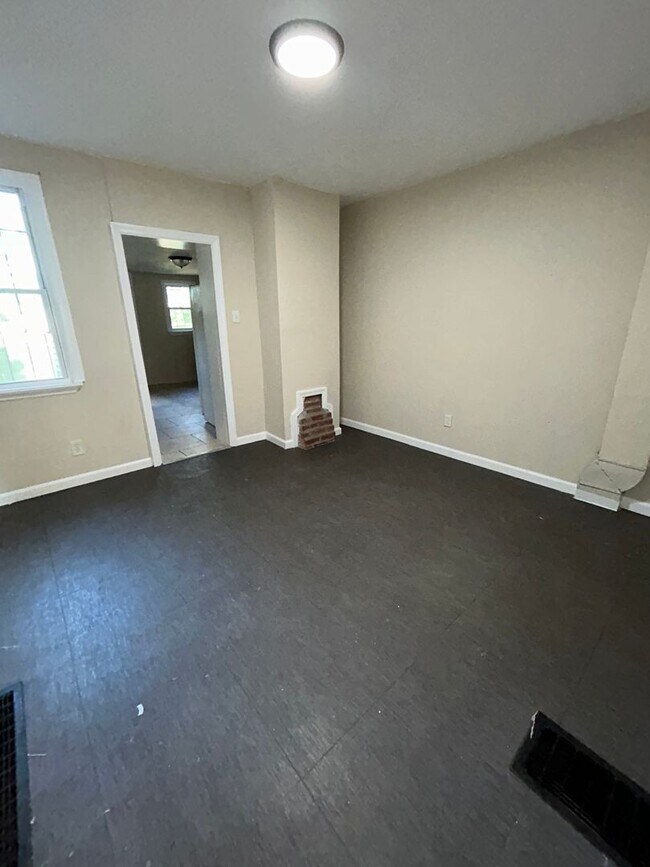 Building Photo - 3 bed 1 bath