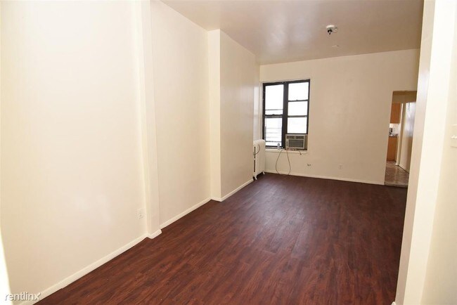 Building Photo - 2 br, 1 bath  - 7214 3rd Ave