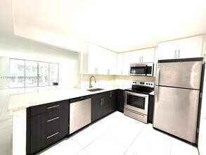 Building Photo - 1401 NE 191st St