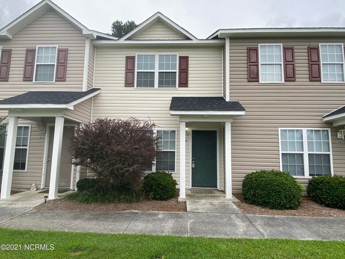 364 Hunting Green Dr, Jacksonville, NC 28546 Townhome Rentals in