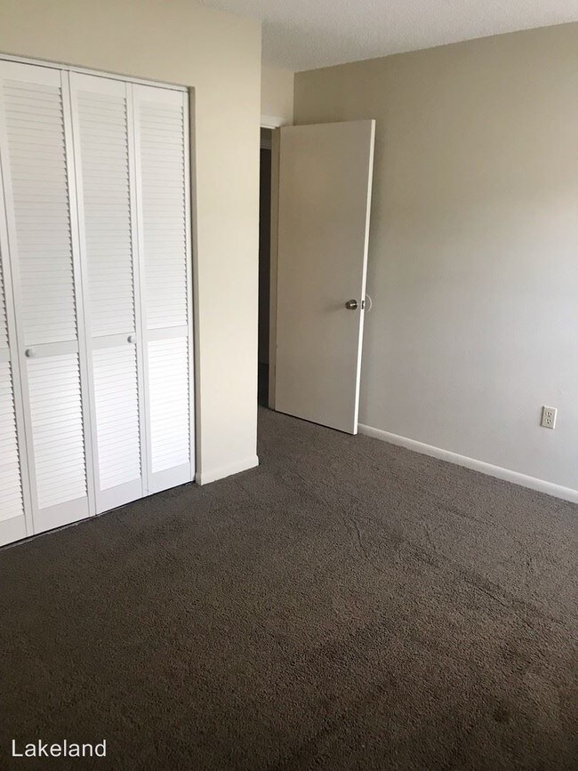 Building Photo - 1853 Crystal Grove Dr