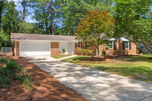 Foto del edificio - 3108 Briarwood Dr