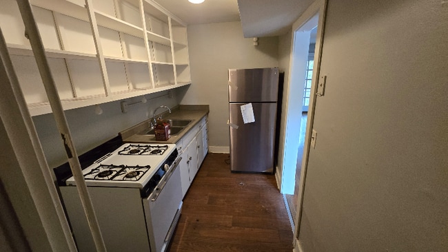 Foto del edificio - 1600 W 37th St