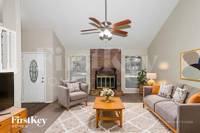 Building Photo - 15310 Meadow Village Dr