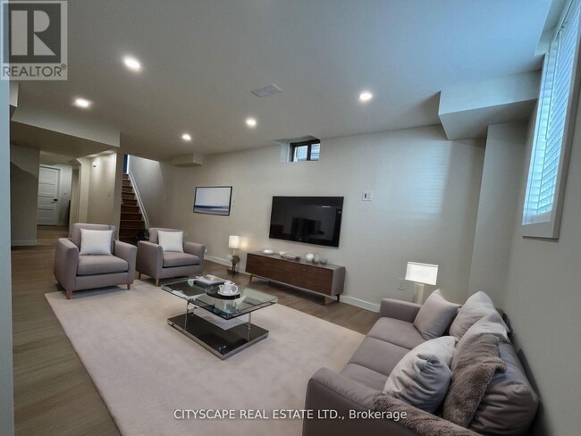 Building Photo - 29 Kelso Dr
