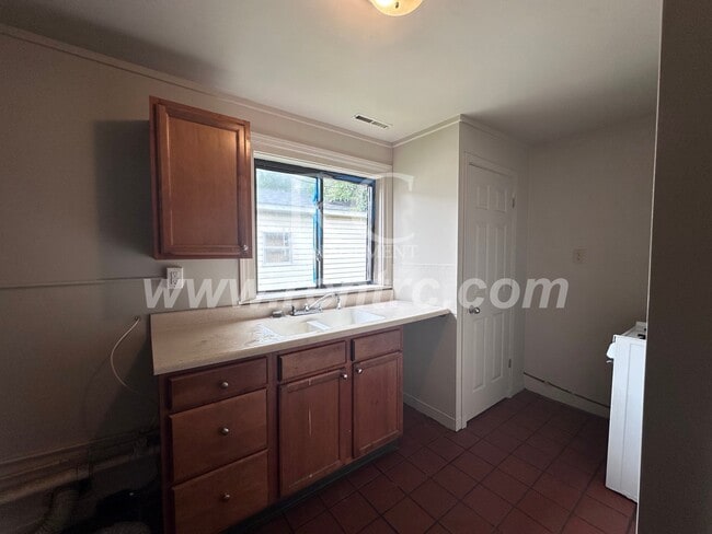 Building Photo - 503-2  Shadowlawn-