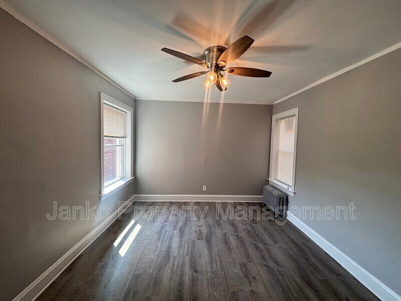 Foto principal - 8000 S Champlain Ave
