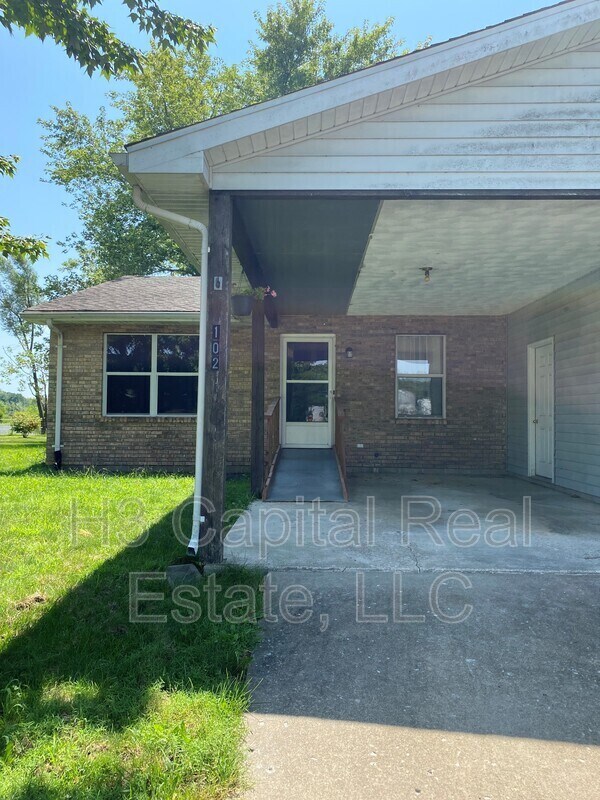 Primary Photo - 102 Southgate Dr