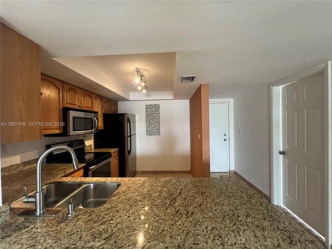 Foto del edificio - 7125 Bay Dr