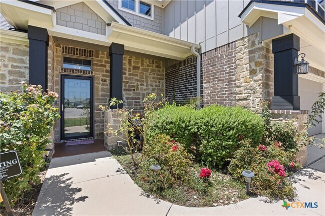 Building Photo - 1326 Carnaby Dr