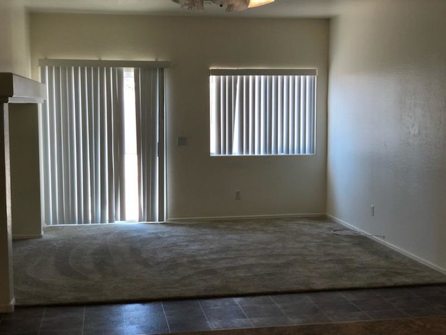 Foto del edificio - 811 W Spruell Ave
