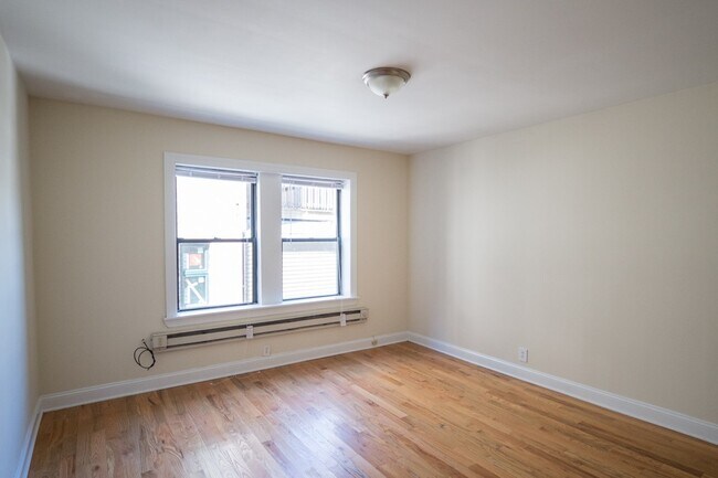 Foto del edificio - 545 W Wellington Ave