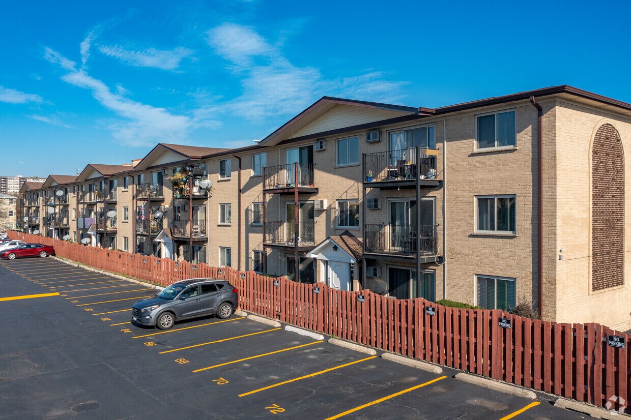 8701 W FOSTER Ave, Chicago, IL 60656 Apartments in Chicago, IL